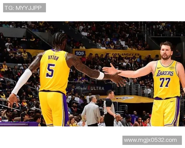 洛杉矶湖人队迎战强敌,全力以赴力求胜利再创辉煌 洛杉矶湖人队迎战强敌,全力以赴力求胜利再创辉煌